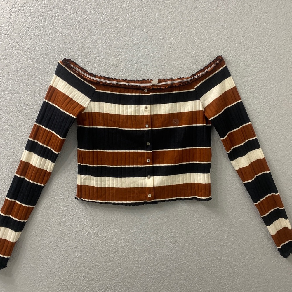 Me to we off the shoulder crop top